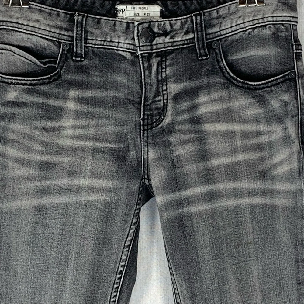 Free People~Women’s‎ Gray Wash Distressed with Holes Skinny Jeans~Sz 27 - Picture 5 of 15